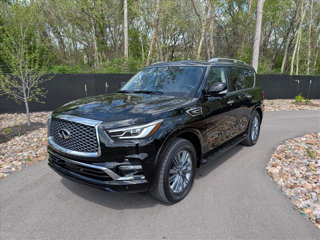 2022 INFINITI QX80's photo