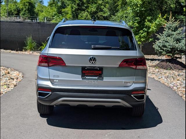 Used 2024 Volkswagen Taos SE with VIN 3VVVX7B22RM059975 for sale in Kansas City