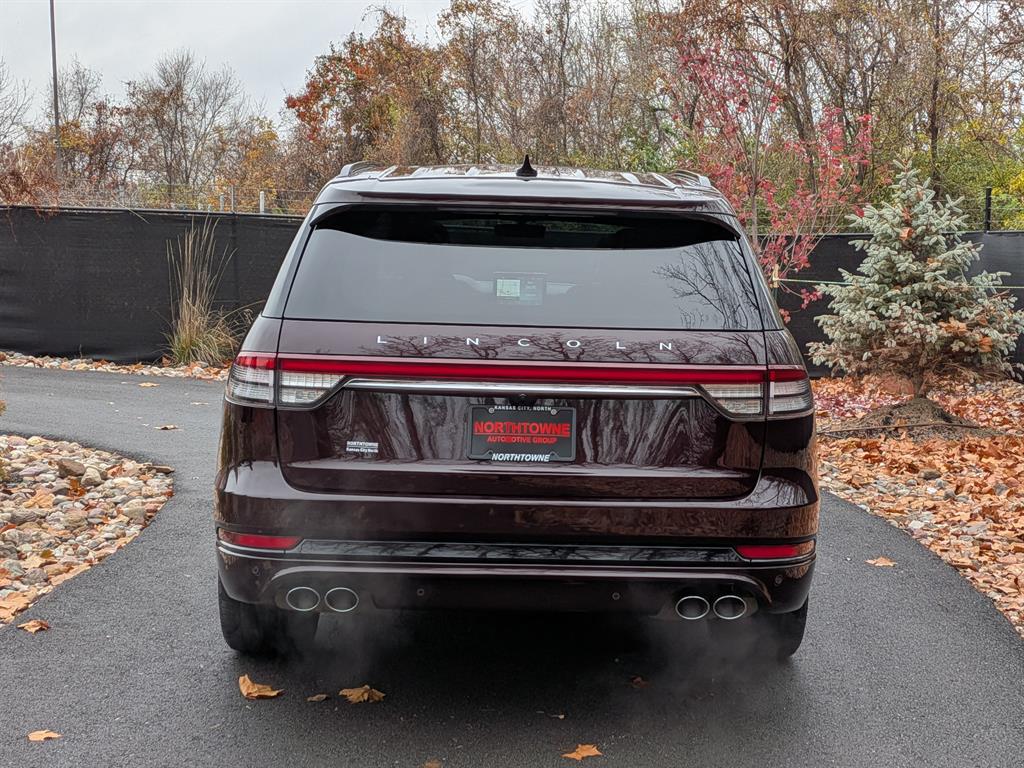 2023 Lincoln Aviator Reserve photo 2