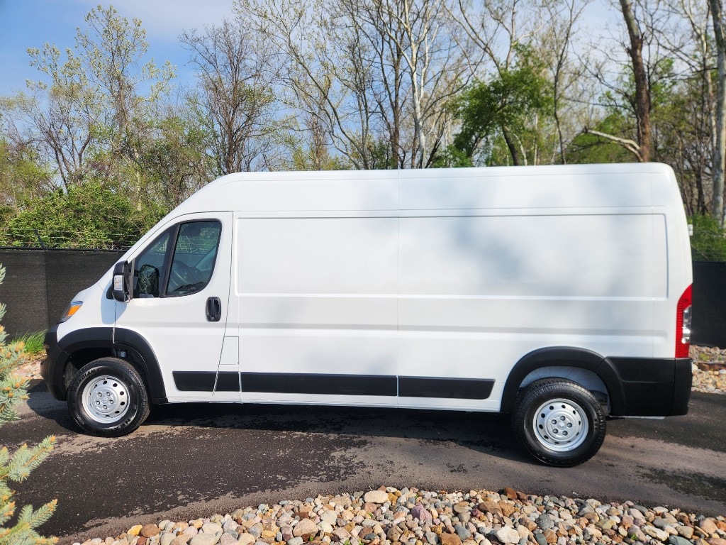 Used 2023 RAM ProMaster Cargo Van Base with VIN 3C6LRVDG8PE589167 for sale in Kansas City