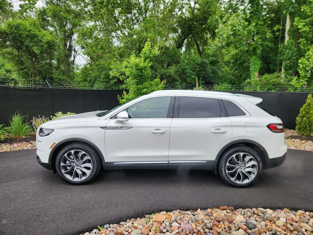 Used 2022 Lincoln Nautilus Reserve with VIN 2LMPJ8K95NBL10656 for sale in Kansas City, MO