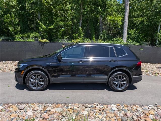 Used 2023 Volkswagen Tiguan SE with VIN 3VV2B7AX4PM101221 for sale in Kansas City