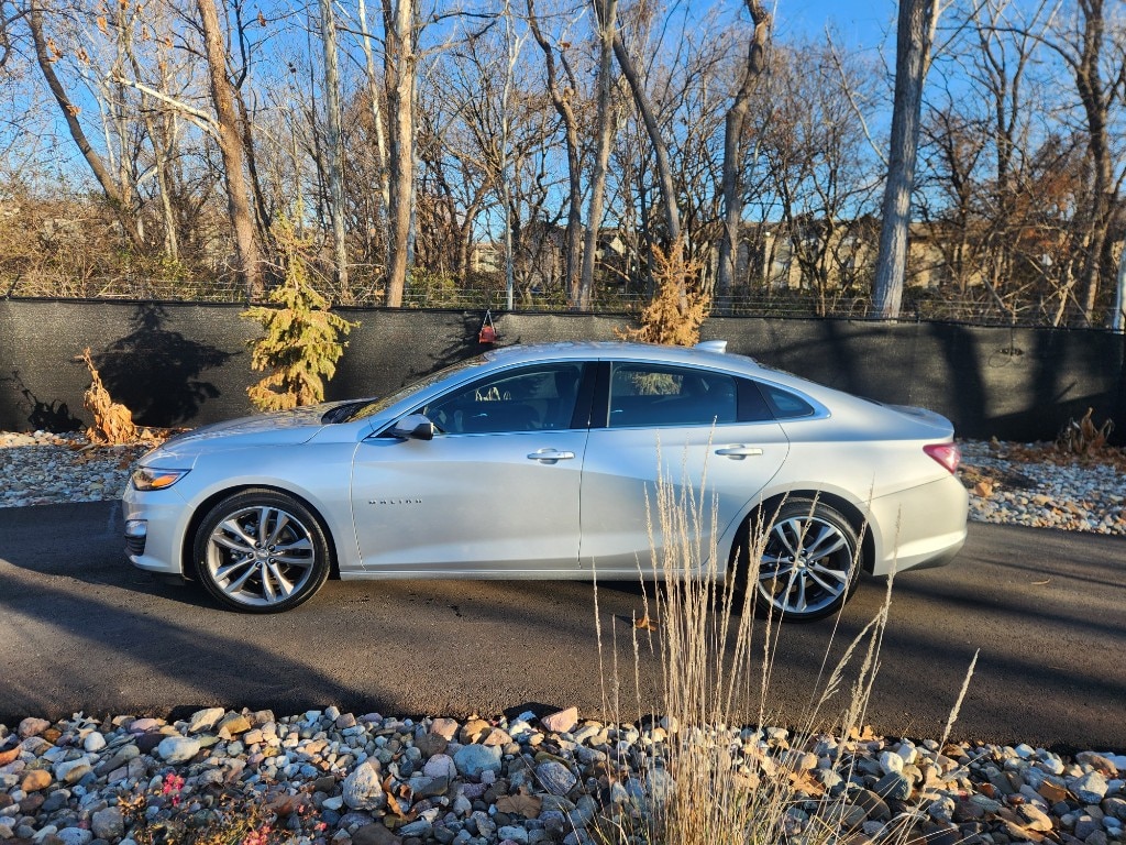 Used 2022 Chevrolet Malibu 1LT with VIN 1G1ZD5ST1NF167819 for sale in Kansas City