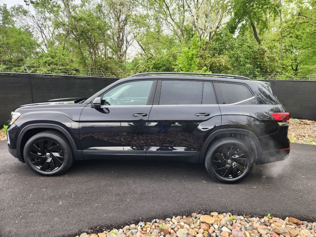Used 2024 Volkswagen Atlas SE w/Tech with VIN 1V2KR2CA4RC602019 for sale in Kansas City