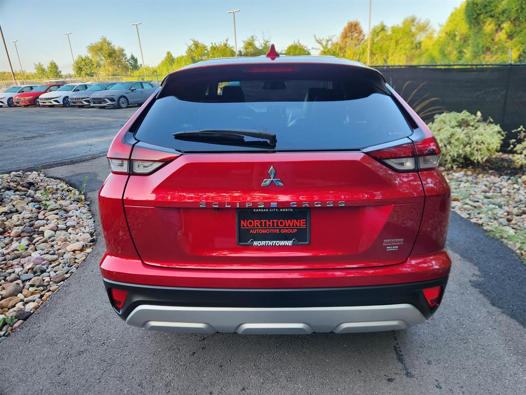 2024 Mitsubishi Eclipse Cross SE photo 4