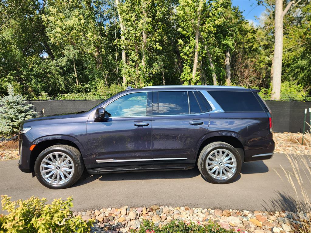 2023 Cadillac Escalade Premium Luxury photo 2