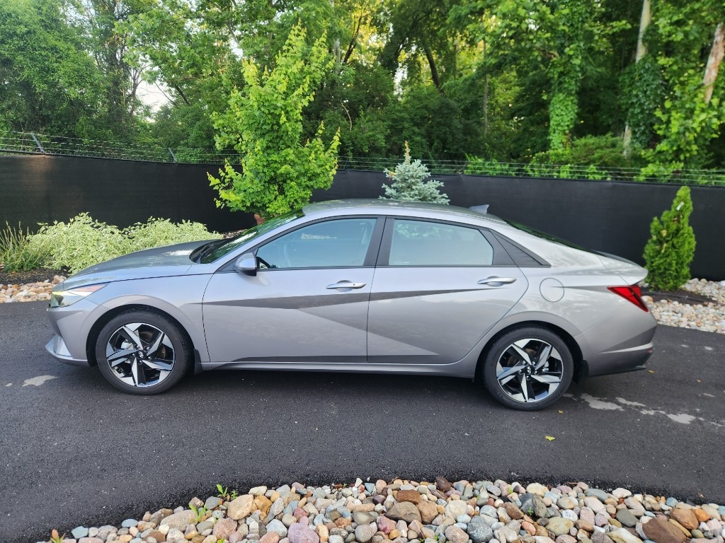Used 2023 Hyundai Elantra SEL with VIN KMHLS4AG5PU552392 for sale in Kansas City