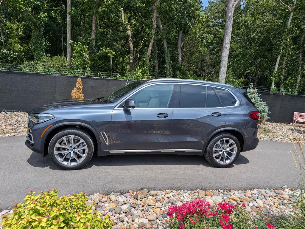 Used 2021 BMW X5 40i with VIN 5UXCR6C01M9F30353 for sale in Kansas City