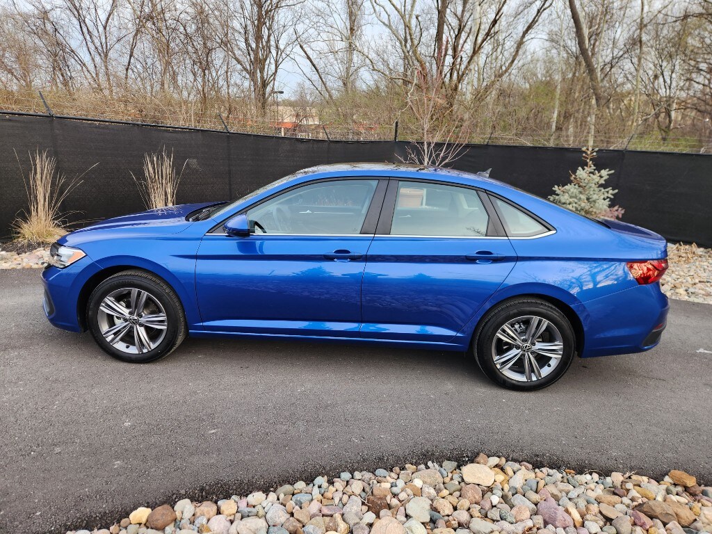 Used 2024 Volkswagen Jetta SE with VIN 3VW7M7BU4RM056896 for sale in Kansas City