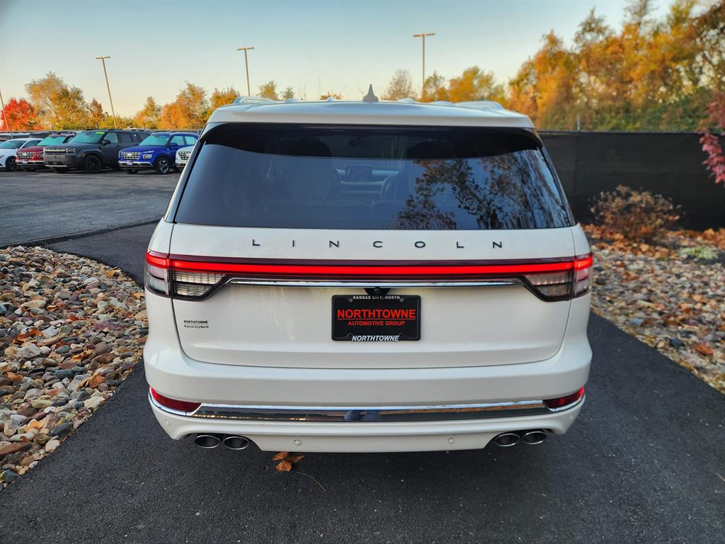 2022 Lincoln Aviator Black Label photo 4