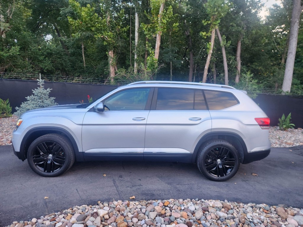 Used 2019 Volkswagen Atlas SEL with VIN 1V2MR2CA0KC520464 for sale in Kansas City