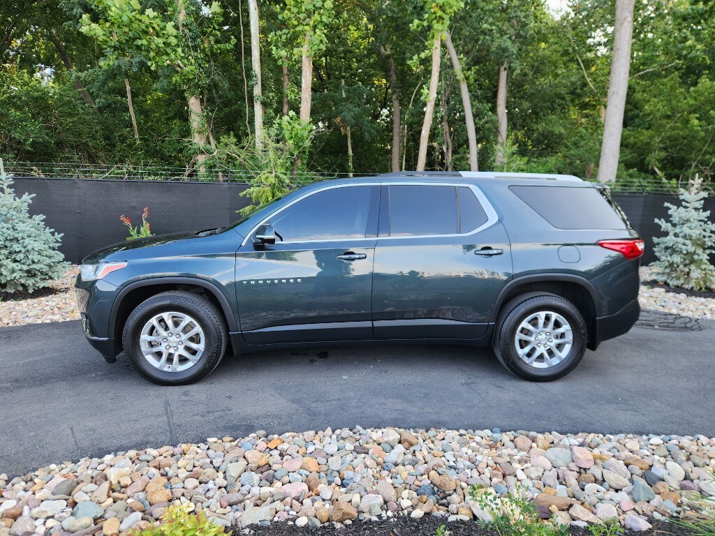 Used 2018 Chevrolet Traverse 1LT with VIN 1GNEVGKW1JJ180884 for sale in Kansas City, MO