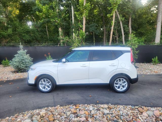 Used 2020 Kia Soul S with VIN KNDJ23AU6L7713742 for sale in Kansas City