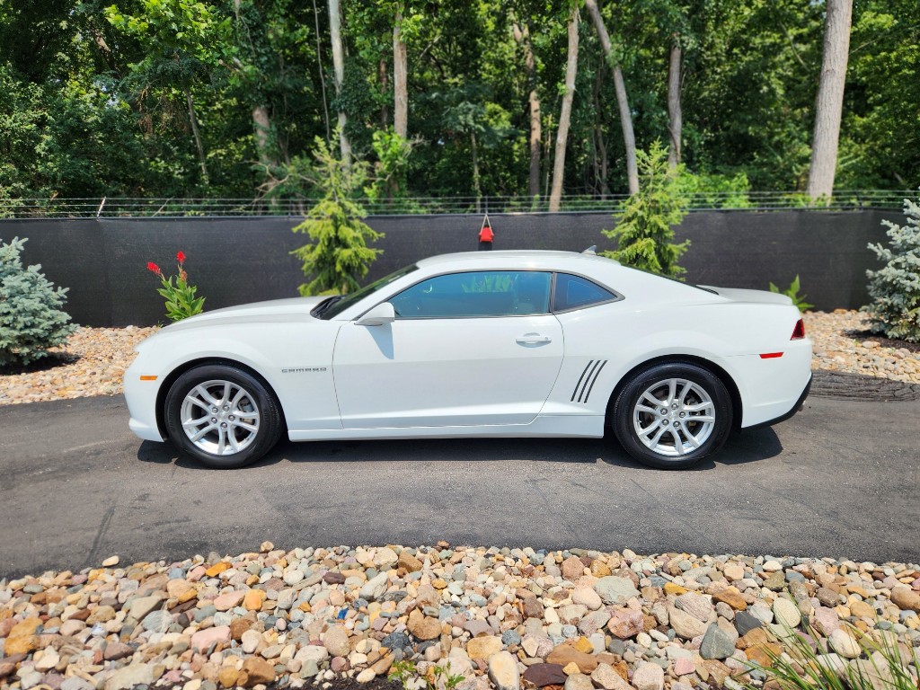 Used 2015 Chevrolet Camaro 1LS with VIN 2G1FA1E33F9128871 for sale in Kansas City, MO