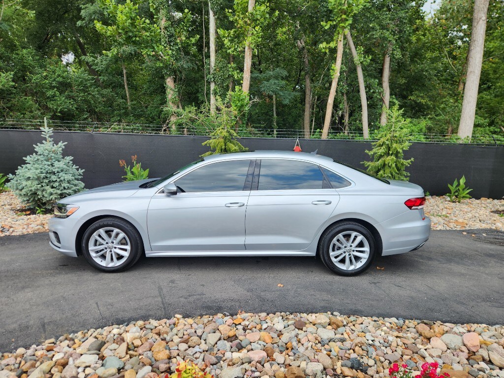 Used 2020 Volkswagen Passat SE with VIN 1VWWA7A33LC013429 for sale in Kansas City