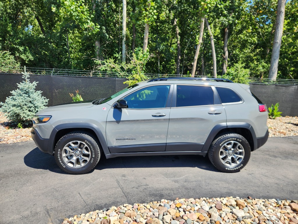 Used 2022 Jeep Cherokee Trailhawk with VIN 1C4PJMBXXND523717 for sale in Kansas City