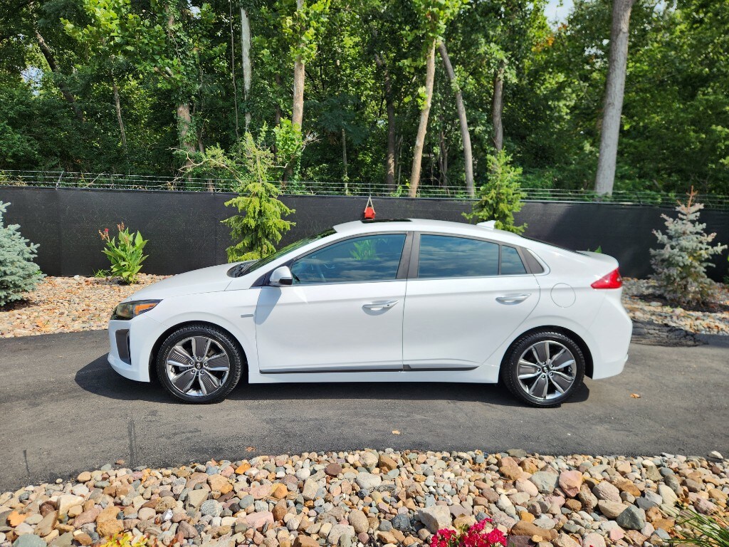 Used 2017 Hyundai Ioniq Limited with VIN KMHC05LC7HU018804 for sale in Kansas City