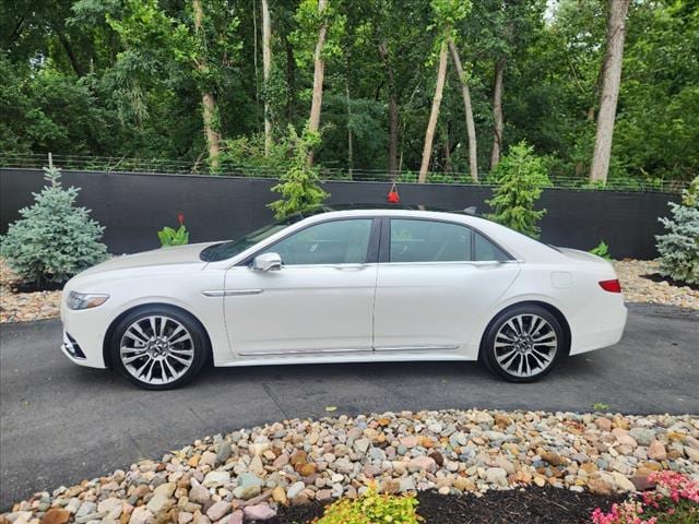 Used 2018 Lincoln Continental Reserve with VIN 1LN6L9NP5J5612416 for sale in Kansas City