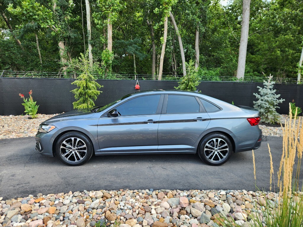 Used 2022 Volkswagen Jetta Sport with VIN 3VWBM7BU2NM018460 for sale in Kansas City