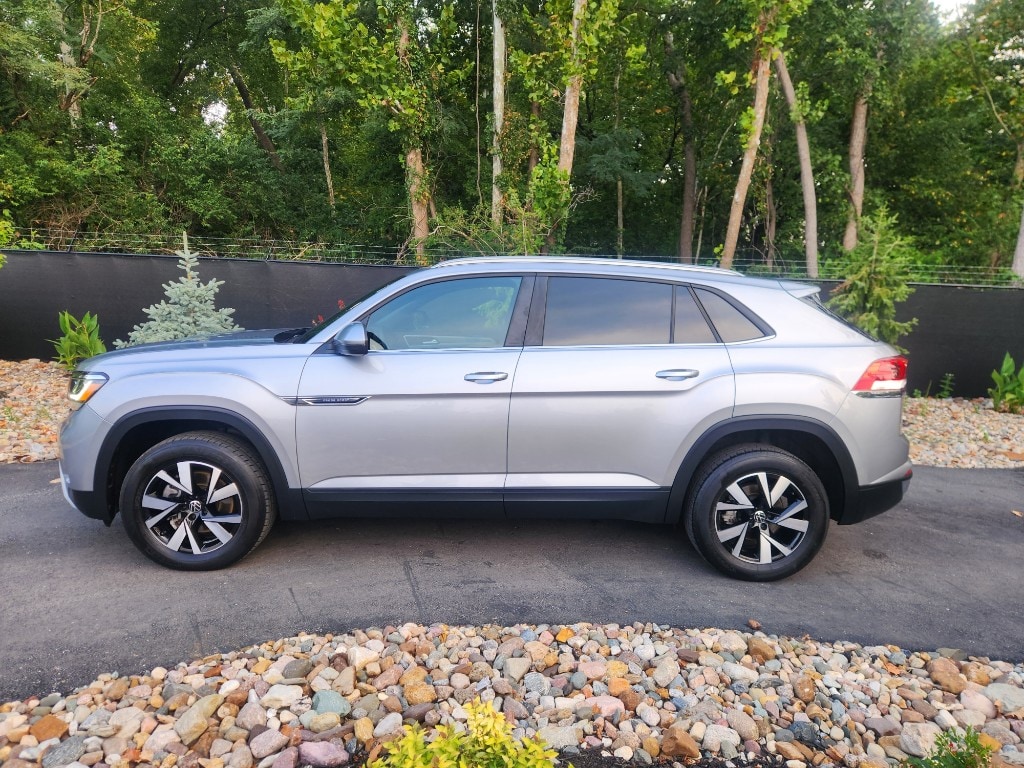 Used 2021 Volkswagen Atlas Cross Sport SE with VIN 1V2LC2CA0MC221265 for sale in Kansas City