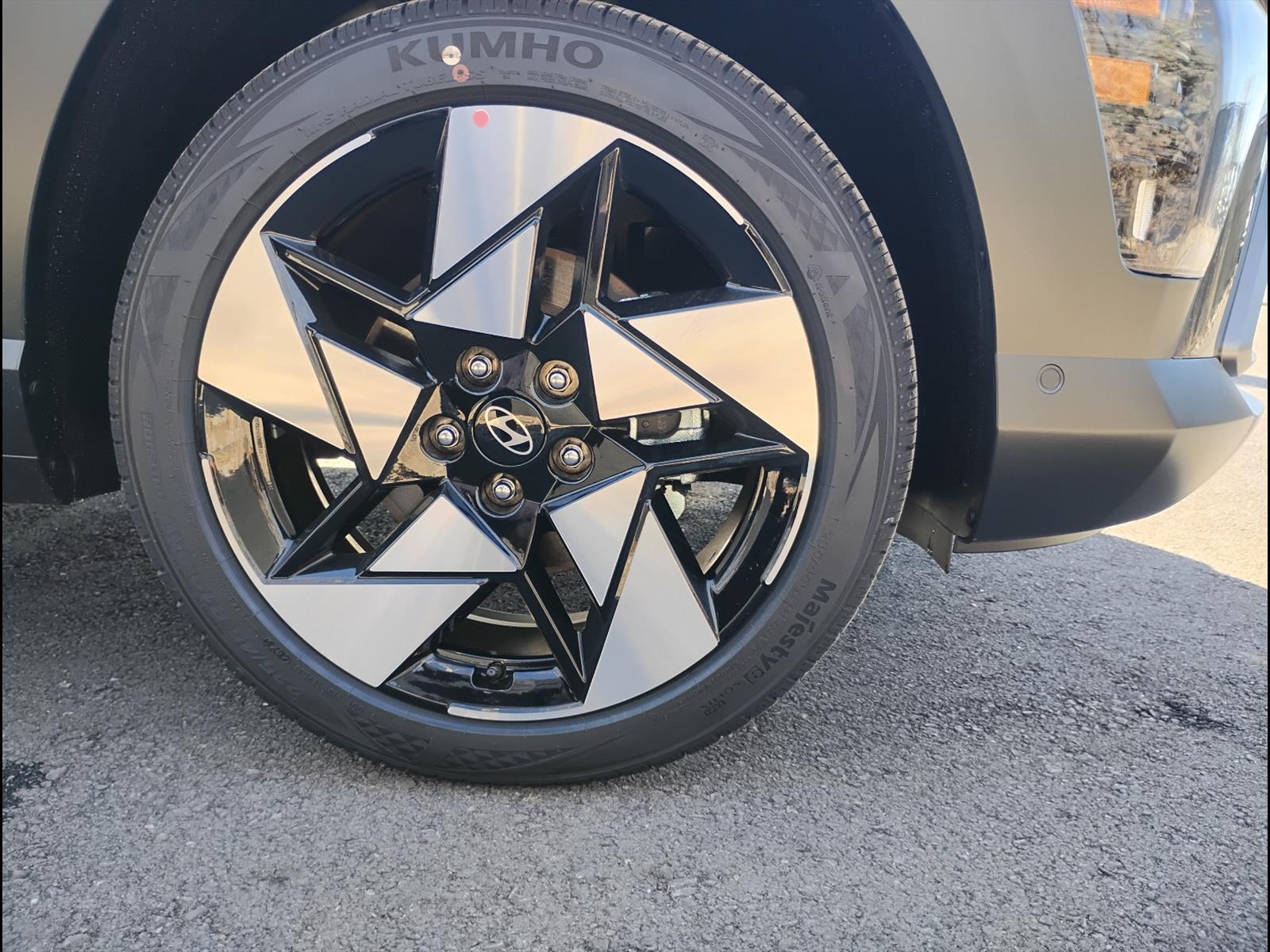 2026 Hyundai Kona Limited - Photo 9