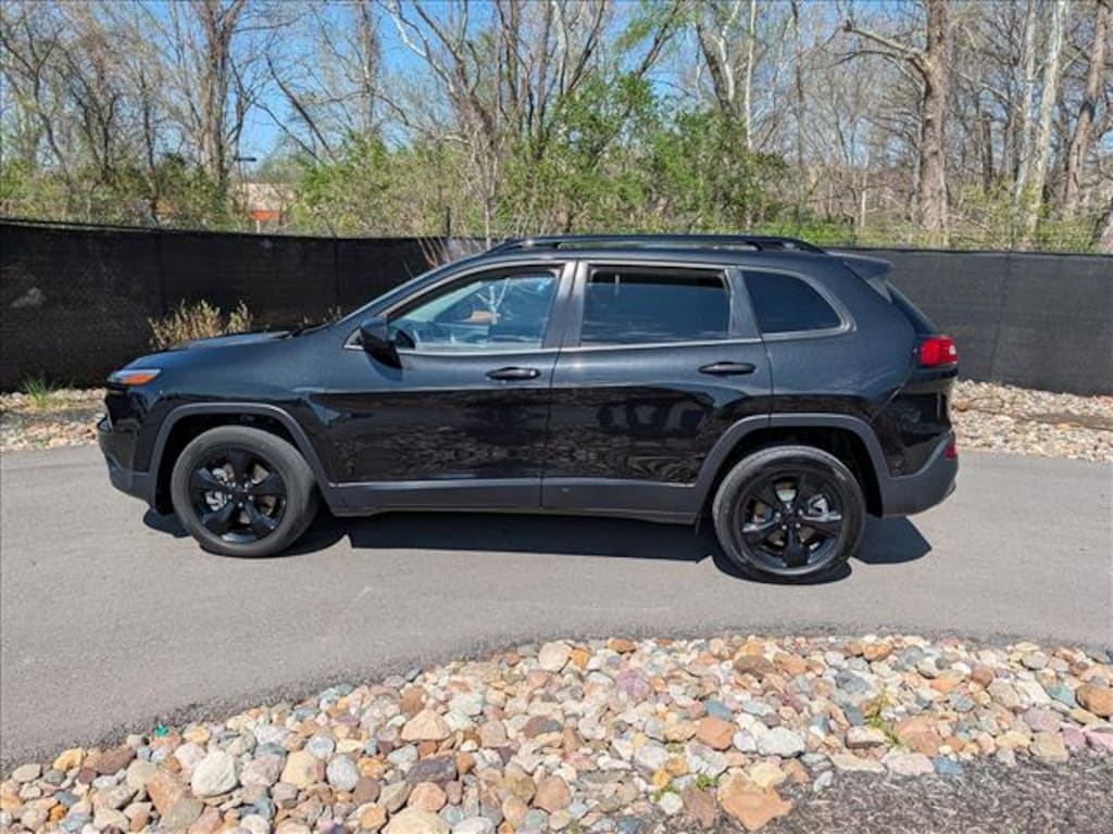 Used 2016 Jeep Cherokee Latitude FWD SUV