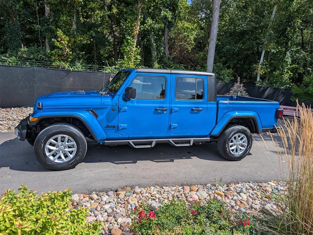 Used 2023 Jeep Gladiator Sport Truck Crew Cab