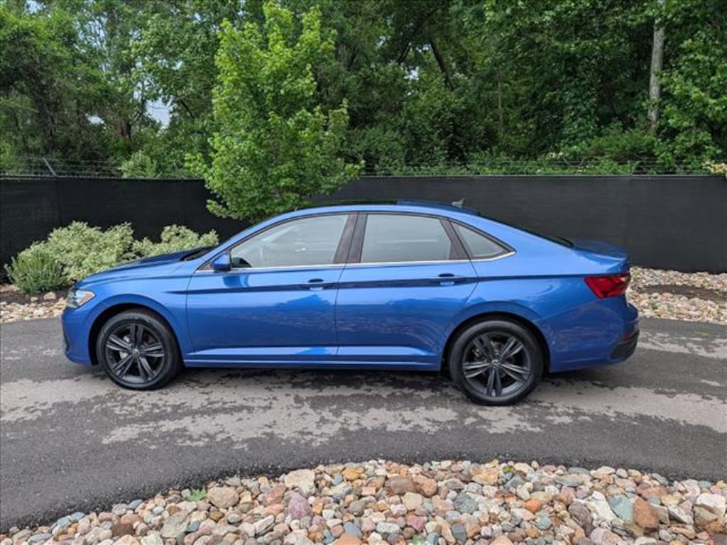 Certified 2022 Volkswagen Jetta 1.5T SE Sedan