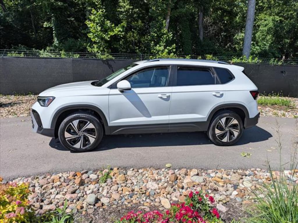 Used 2025 Volkswagen Taos 1.5T SE SUV