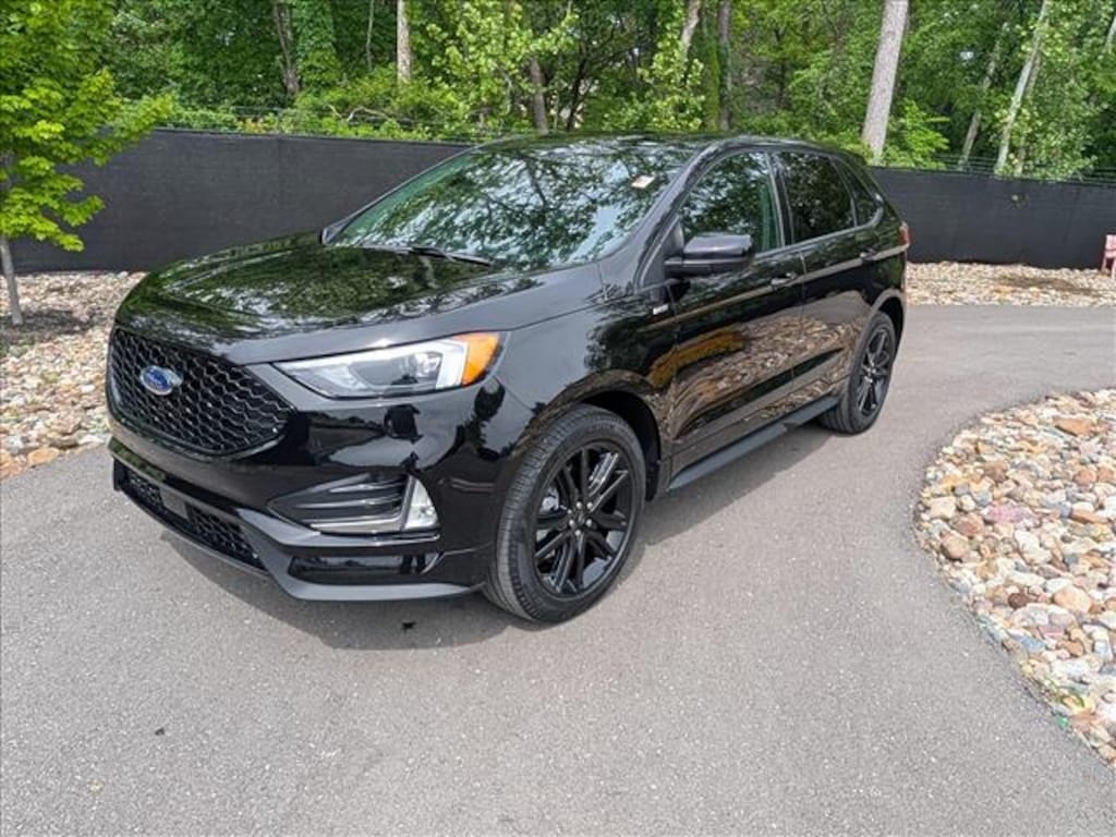 Used 2023 Ford Edge SUV
