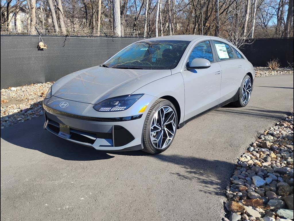 New 2025 Hyundai IONIQ 6 SEL Sedan