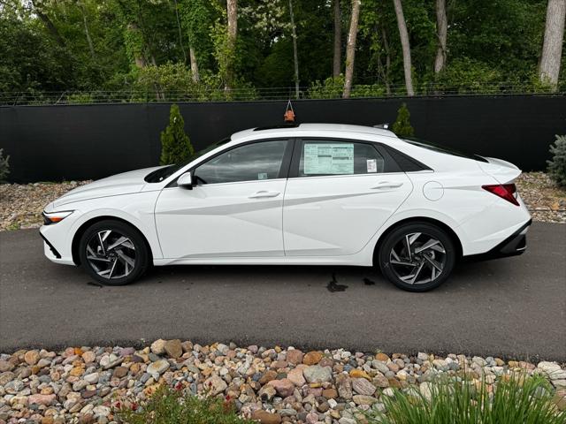 2025 Hyundai Elantra Hybrid Limited photo 2