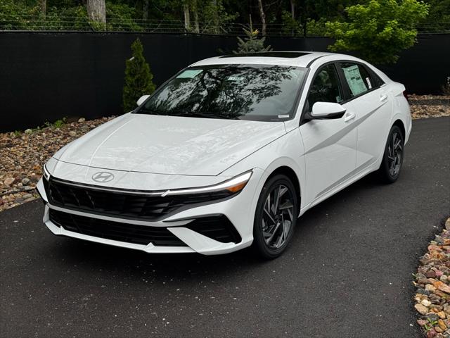 2025 Hyundai Elantra Limited's photo