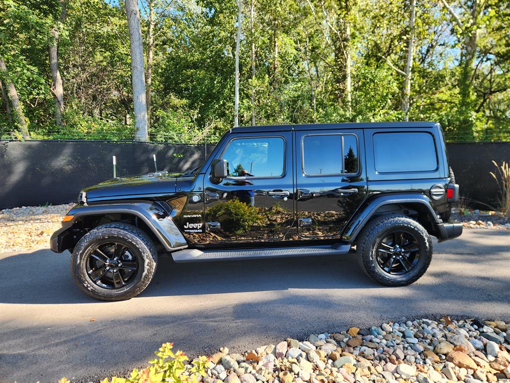 2021 Jeep Wrangler Unlimited Sahara photo 2