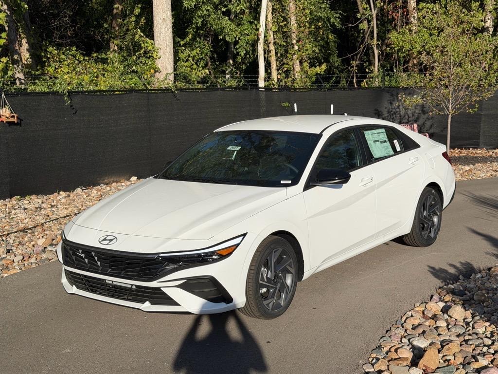 New 2025 Hyundai Elantra SEL Sport Sedan