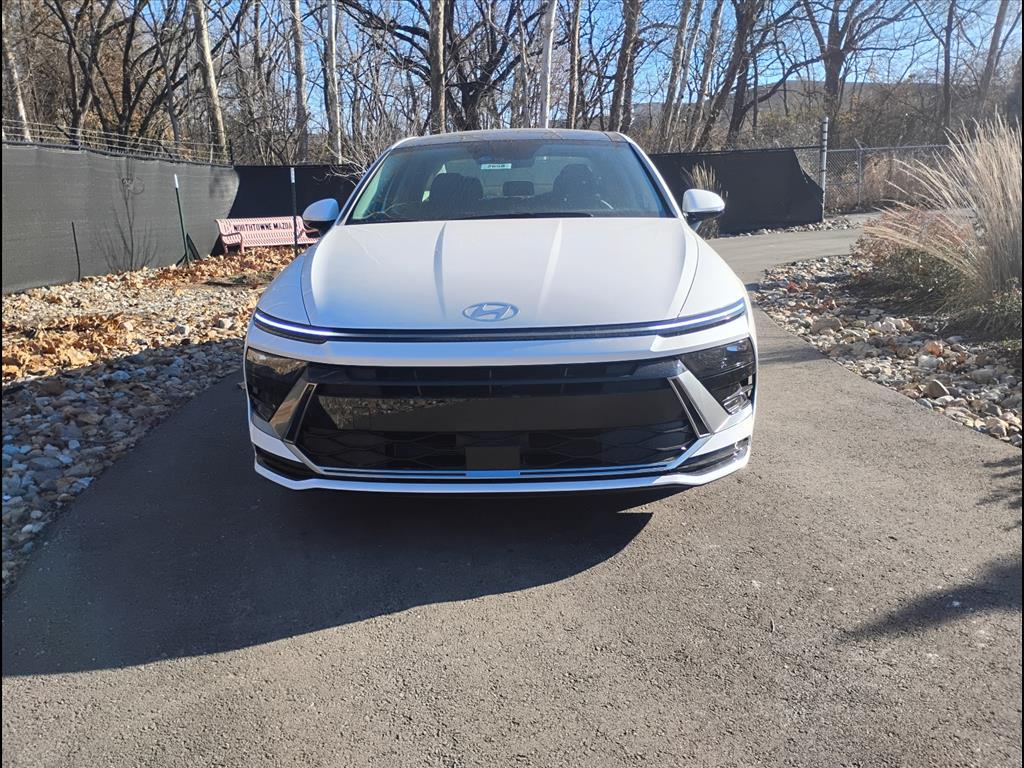 2026 Hyundai Sonata Hybrid SEL's photo