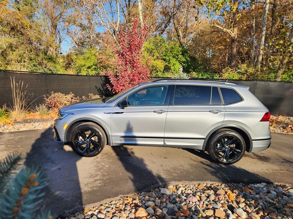 Certified 2024 Volkswagen Tiguan 2.0T SE R-Line Black SUV
