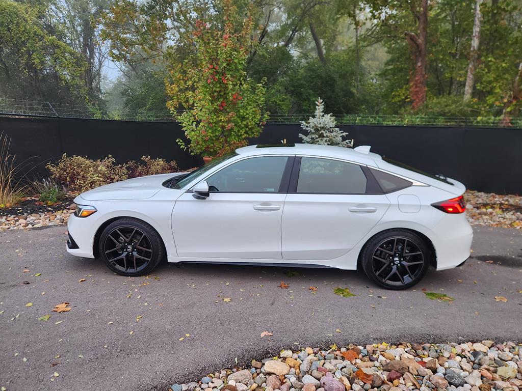 2024 Honda Civic Sport Touring Hatchback photo 2