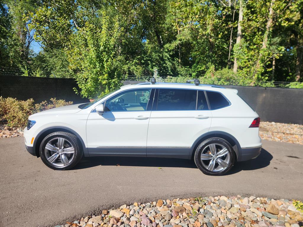 2018 Volkswagen Tiguan SEL Premium photo 2