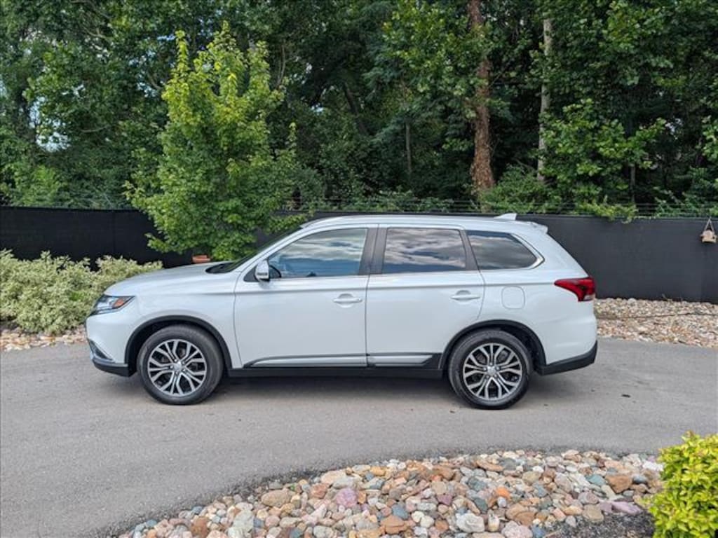 Used 2017 Mitsubishi Outlander SEL CUV