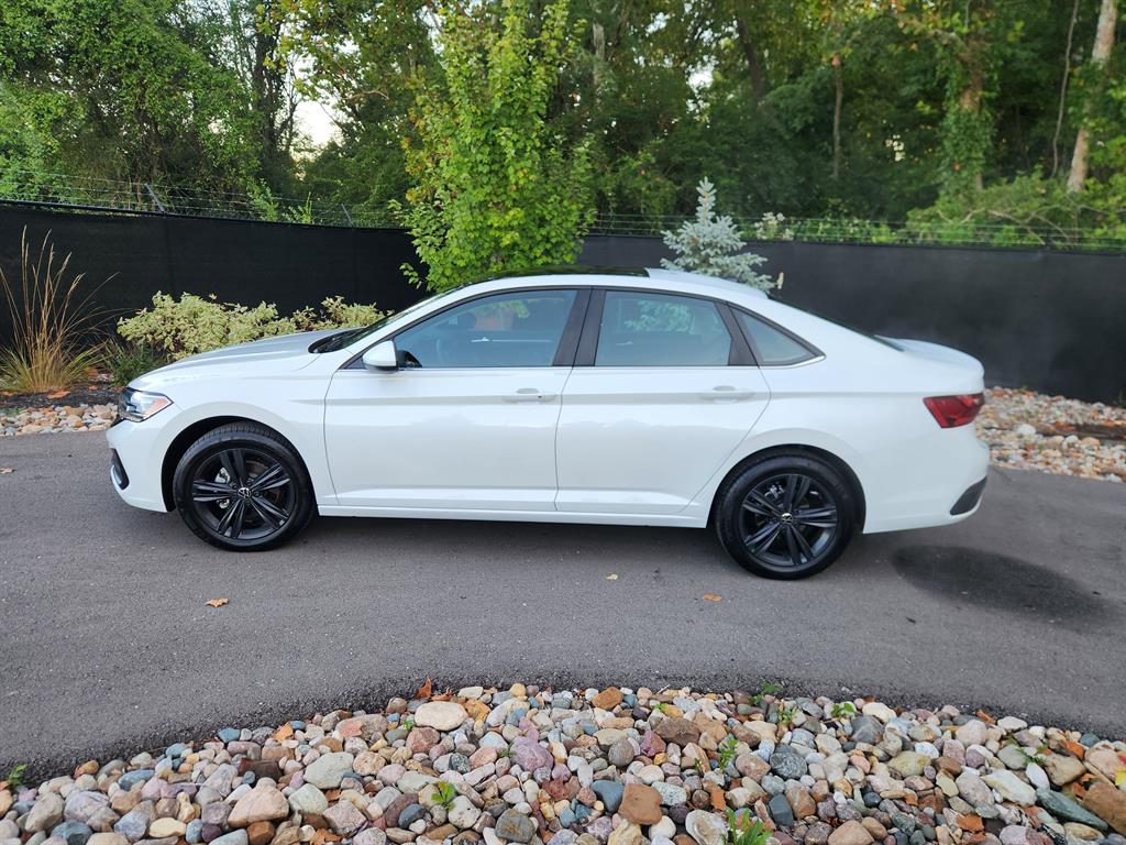 2024 Volkswagen Jetta 1.5T SE photo 2