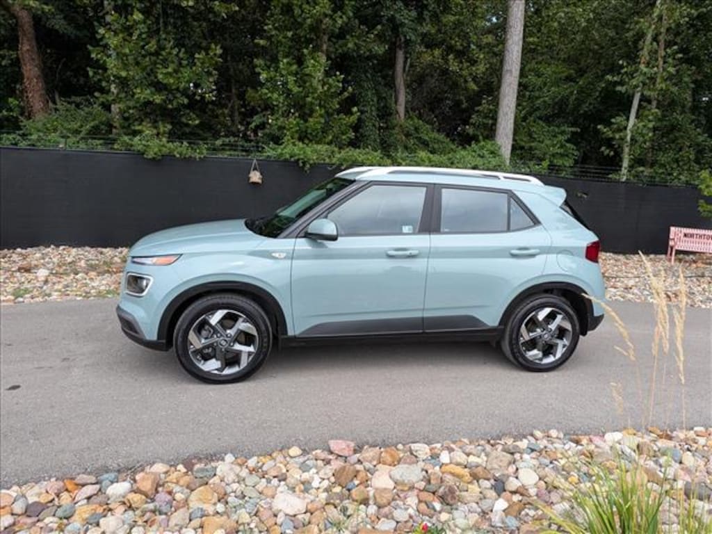 Used 2025 Hyundai Venue SUV