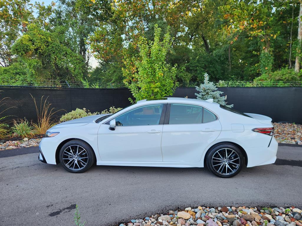 2023 Toyota Camry SE photo 2