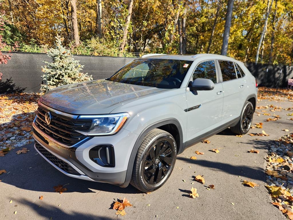 Certified 2025 Volkswagen Atlas Cross Sport 2.0T SE w/Technology SUV