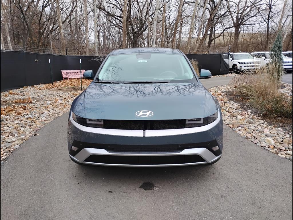 2026 Hyundai IONIQ 5 SE's photo