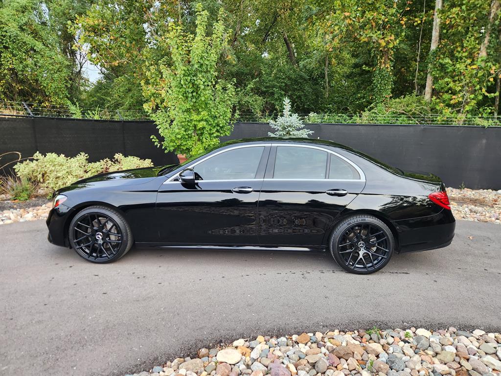 2020 Mercedes Benz E 350 Sedan photo 2