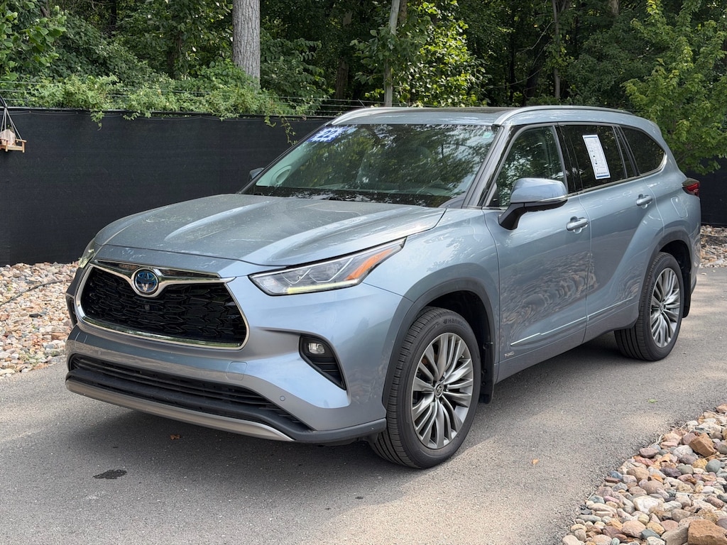 Used 2022 Toyota Highlander Hybrid Platinum SUV