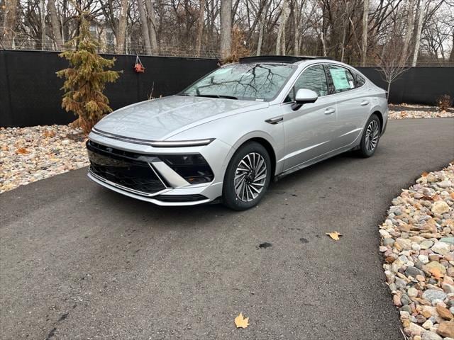 2025 Hyundai Sonata Hybrid Sedan 