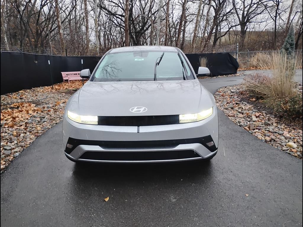 2026 Hyundai IONIQ 5 SE's photo