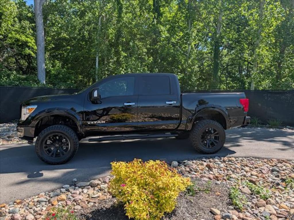 Used 2021 Nissan Titan SV Truck Crew Cab